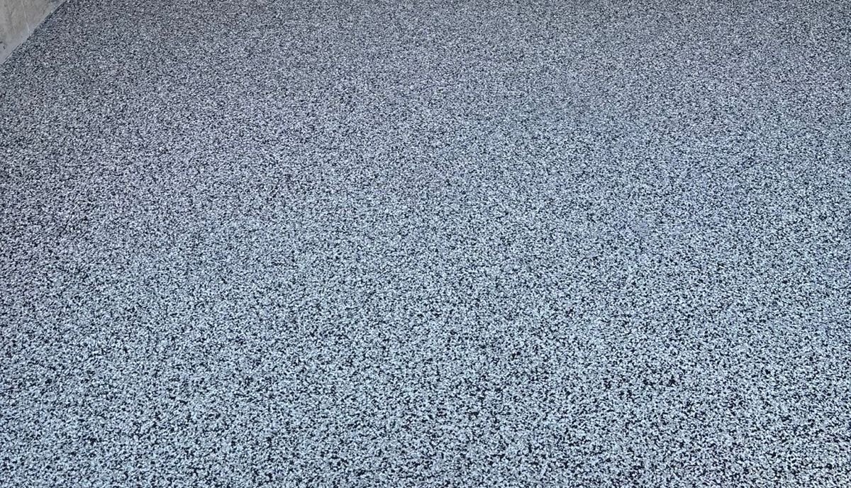 Flake garage floor by Glosstek
